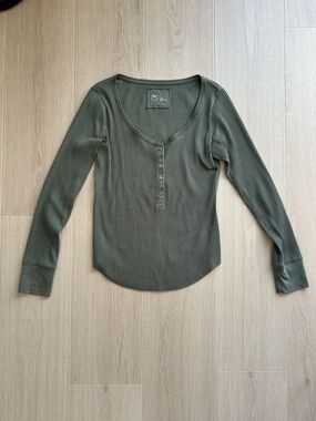 Aerie Ribbed Long Sleeve T-Shirt Women’s M Olive Green Casual Basic